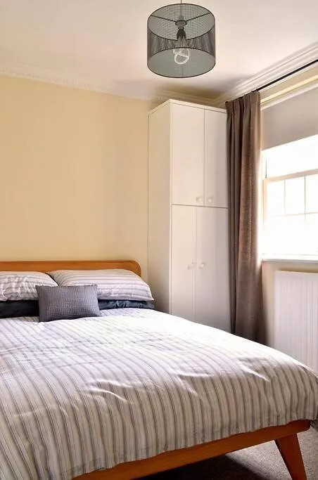דירות באת' **Spotless, Bright 2 Double Bed, Period Features**
