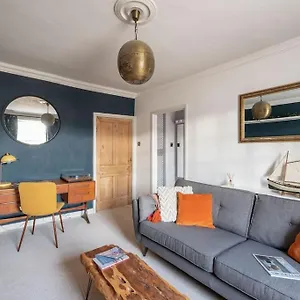 Apartment Beautiful In, Bath