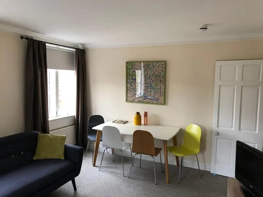 **Spotless, Bright 2 Double Bed, Period Features** Apartment Bath